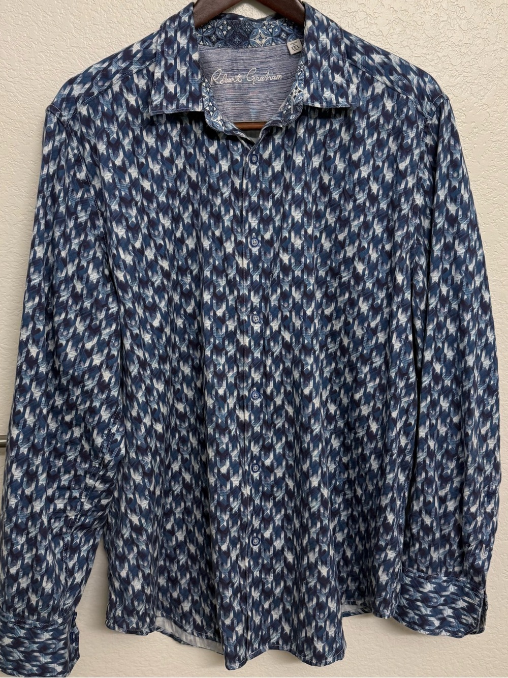 Robert Graham Blue & White Patterned Long-Sleeve Button-Down Shirt